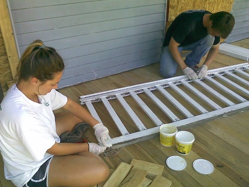 Students_working_on_Smith_House_resized